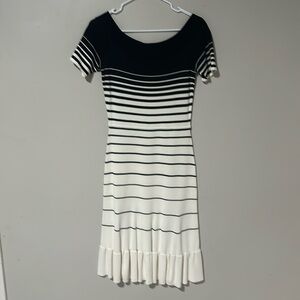 BCBG MaxAzria Black/White Sz M scoop neck midi dress